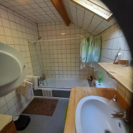 Un A Louer Ds Un Endroit Calme Pres De La De *