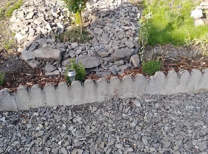 Un à Louer Ds Un Endroit Calme Près De La De *