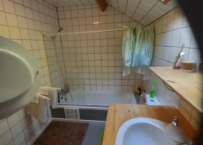 Un A Louer Ds Un Endroit Calme Pres De La De *